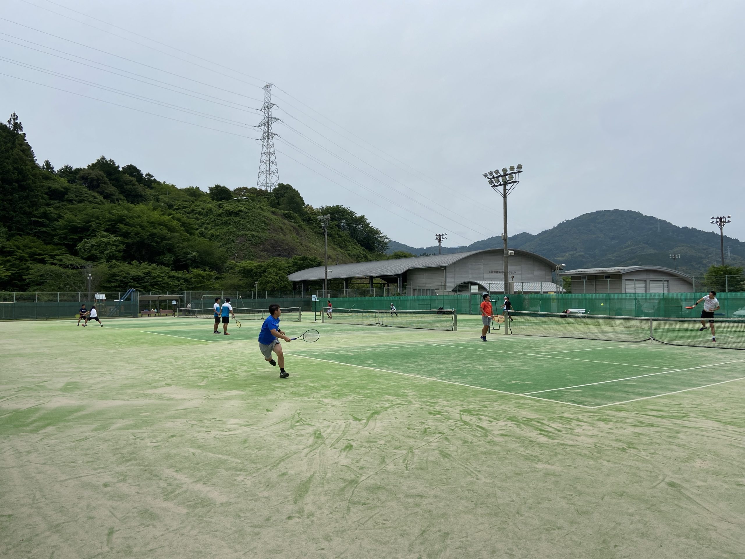 テニス試合風景